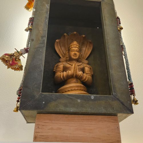 statue